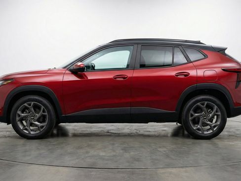 Used 2025 Chevrolet Trax LT image 5