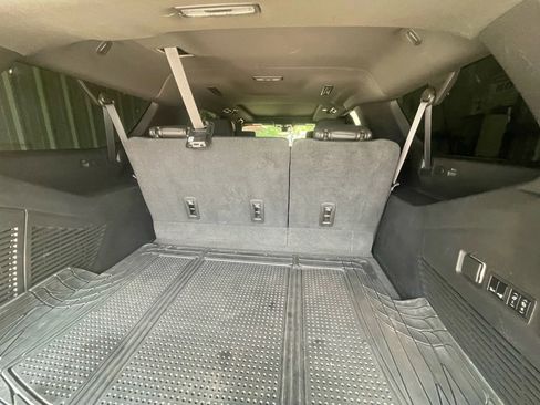 Used 2021 GMC Yukon XL Denali w/ Denali Premium Package image 33