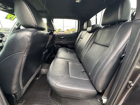 Certified 2019 Toyota Tacoma TRD Off-Road AWD/4WD image 15