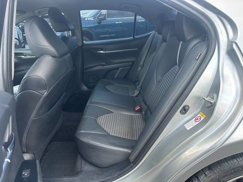 Used 2018 Toyota Camry SE image 16