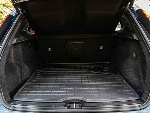 Used 2023 Volvo XC40 Recharge Plus w/ Protection Package Premier image 22