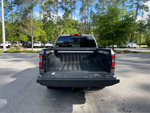 Used 2025 Nissan Frontier SV RWD image 32