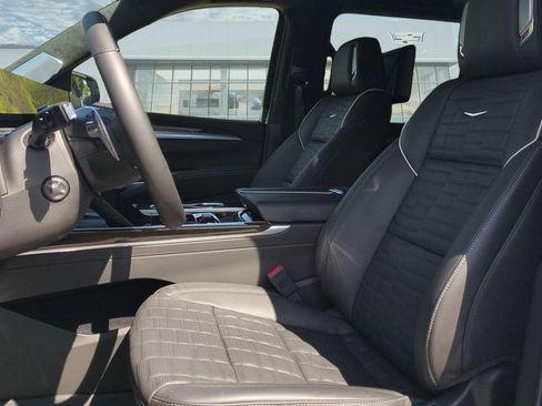 Used 2026 Cadillac Escalade ESV Platinum Sport w/ LPO, ONYX Package image 3