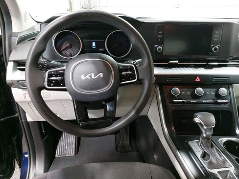 Used 2023 Kia Carnival LX FWD image 15