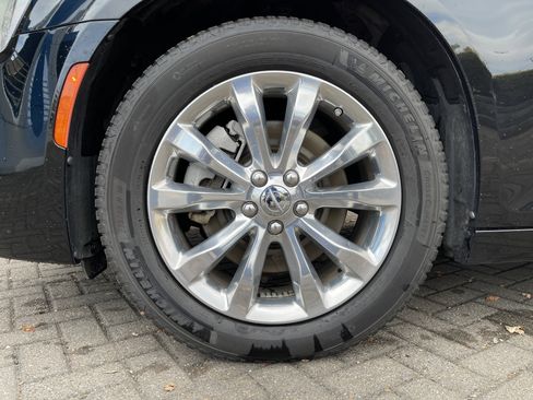 Used 2022 Chrysler 300 Touring image 11