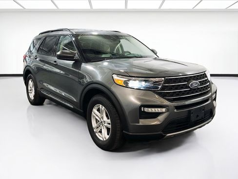 Used 2023 Ford Explorer XLT w/ Equipment Group 202A image 3