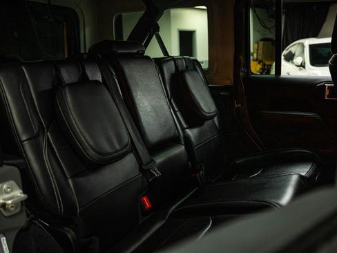 Used 2023 Jeep Wrangler Unlimited Sahara image 11