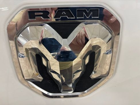 Used 2024 RAM 2500 Tradesman w/ Chrome Appearance Group AWD/4WD image 7