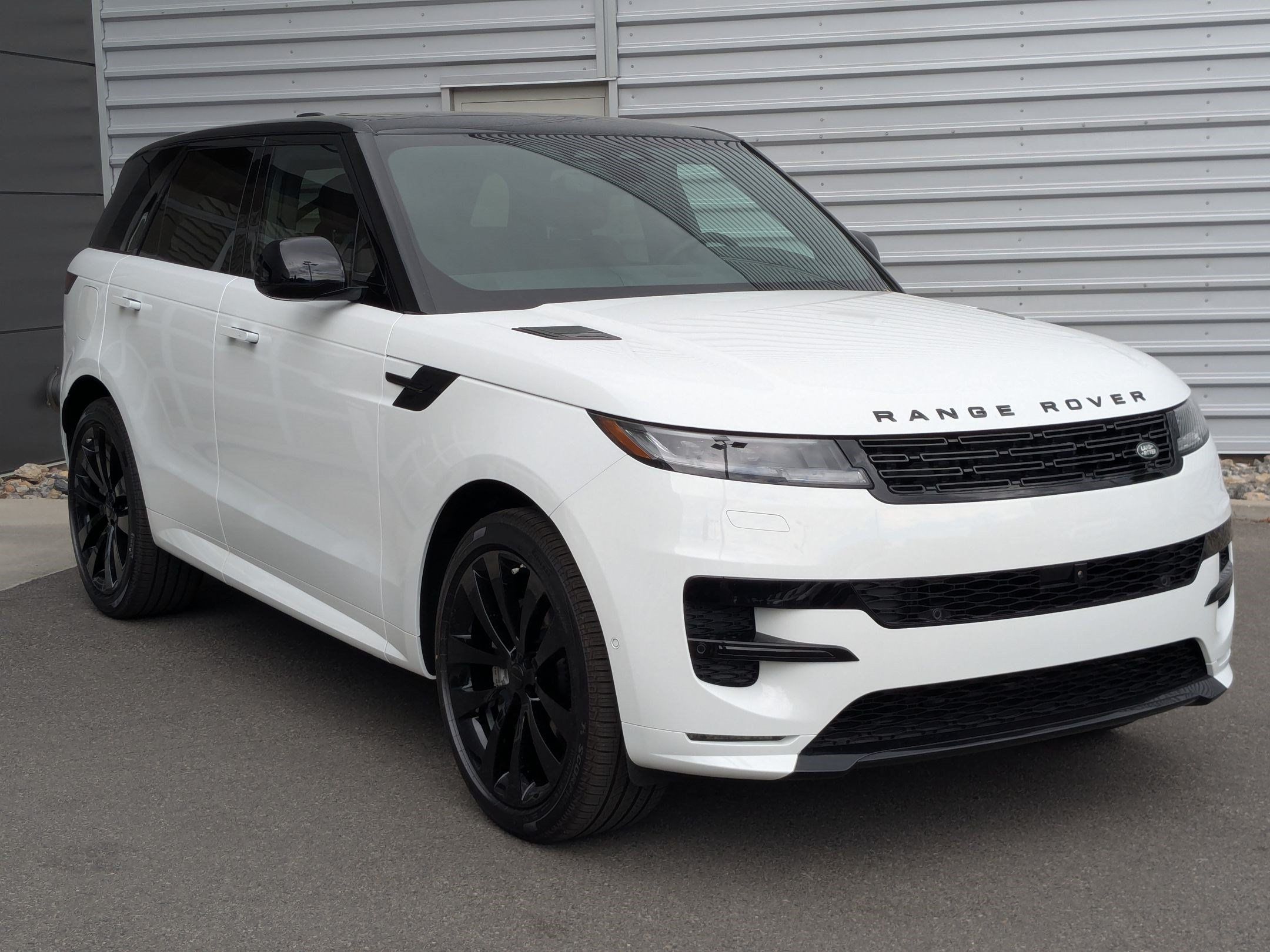 New 2026 Land Rover Range Rover Sport Dynamic SE AWD/4WD image 3