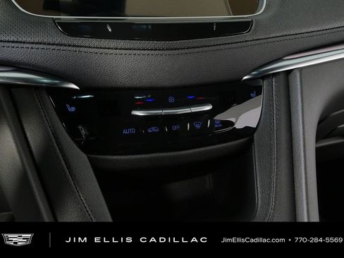 Used 2025 Cadillac XT5 Luxury FWD image 17