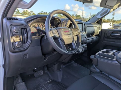 Used 2024 GMC Sierra 2500 Pro w/ Convenience Package image 16