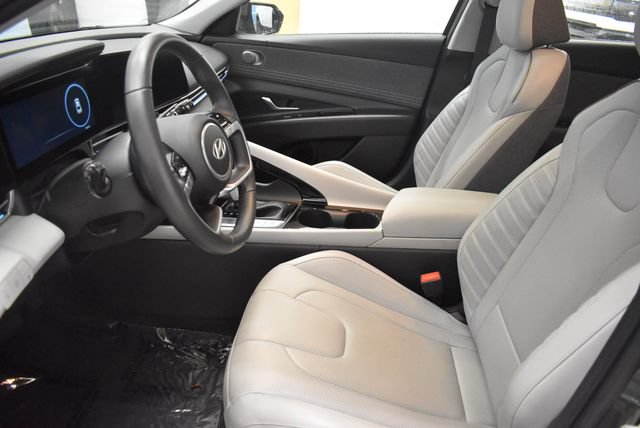 Used 2025 Hyundai Elantra Limited FWD image 21