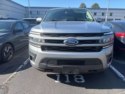 Used 2024 Ford Expedition XLT AWD/4WD image 3