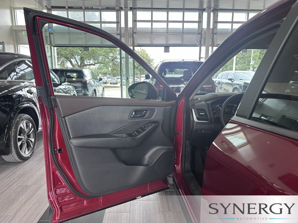 Used 2023 Nissan Rogue S FWD image 22