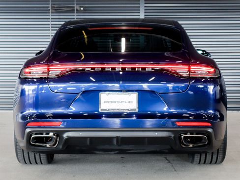 Certified 2022 Porsche Panamera image 9