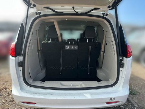Used 2021 Chrysler Voyager Lxi image 19