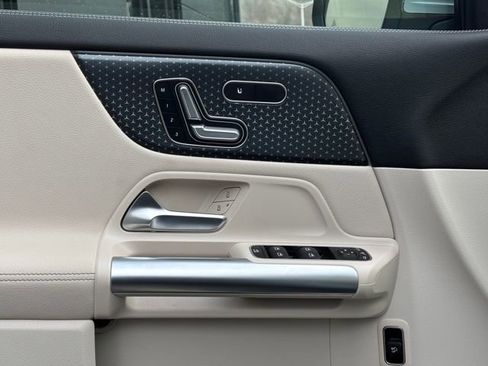 Used 2025 Mercedes-Benz GLA 250 4MATIC image 41