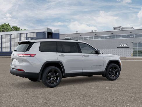 New 2025 Jeep Grand Cherokee L Limited w/ Black Appearance Package AWD/4WD image 4
