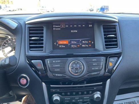 Used 2019 Nissan Pathfinder S AWD/4WD image 18