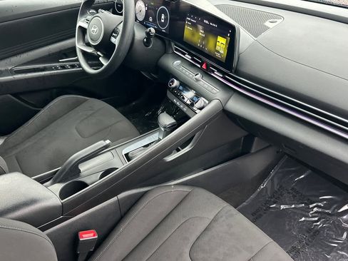 Used 2024 Hyundai Elantra SEL image 16