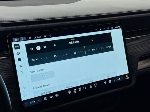 Used 2022 Rivian R1T Launch Edition image 8