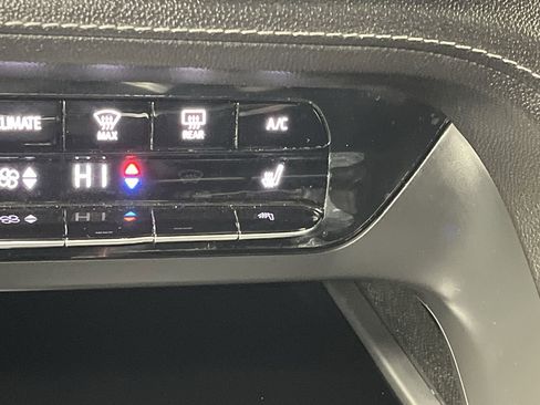 Certified 2022 Buick Envision Essence w/ Technology Package I image 24