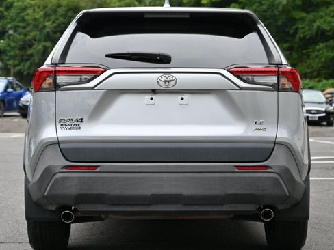 Used 2023 Toyota RAV4 LE AWD/4WD image 4