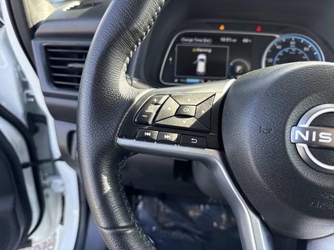 Certified 2025 Nissan Leaf SV Plus image 31