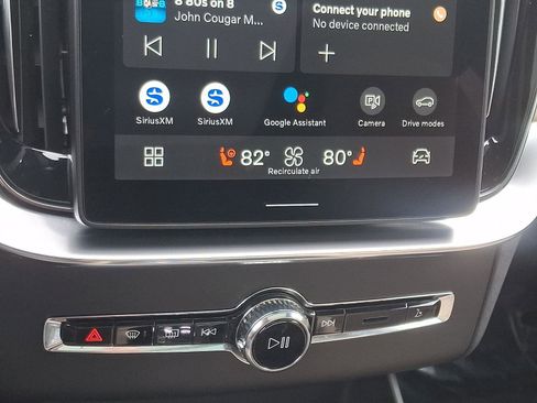 Certified 2025 Volvo XC90 B6 Plus image 18