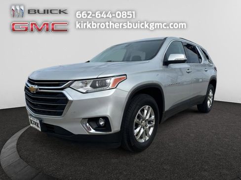 Used 2021 Chevrolet Traverse LT image 2