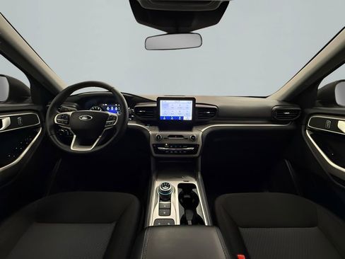 Used 2023 Ford Explorer XLT image 14