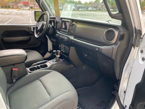 Used 2019 Jeep Wrangler Unlimited Sport S image 24