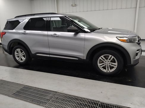 Used 2022 Ford Explorer XLT w/ Equipment Group 202A AWD/4WD image 11