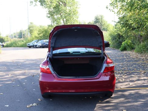 Used 2015 Toyota Camry LE FWD image 5
