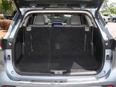 Used 2023 Toyota Highlander Platinum FWD image 20