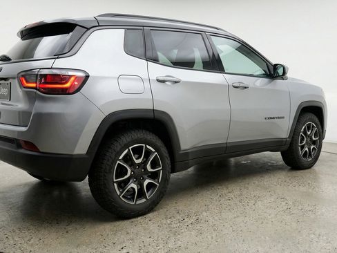 Used 2025 Jeep Compass Trailhawk AWD/4WD image 9