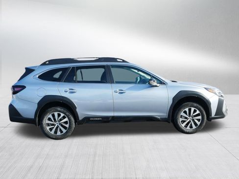 Used 2025 Subaru Outback Premium image 8