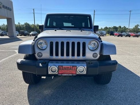 Used 2016 Jeep Wrangler Unlimited Sahara w/ Connectivity Group AWD/4WD image 2