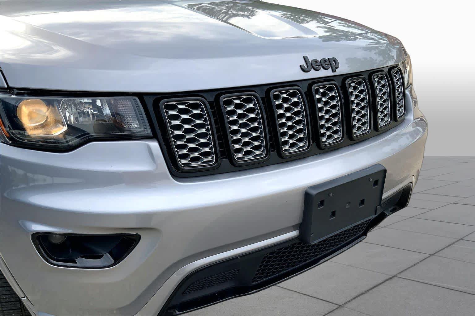 Used 2018 Jeep Grand Cherokee Altitude RWD image 30
