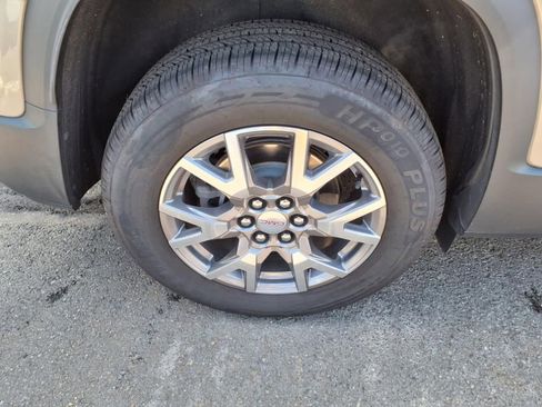 Used 2022 GMC Acadia SLT w/ Technology Package image 5