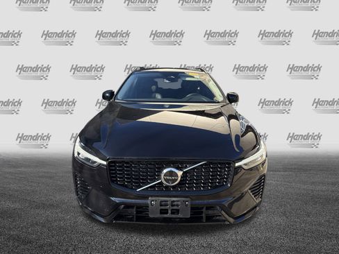 Used 2025 Volvo XC60 B5 Plus image 3