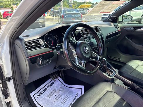 Used 2017 Volkswagen Jetta GLI FWD image 15