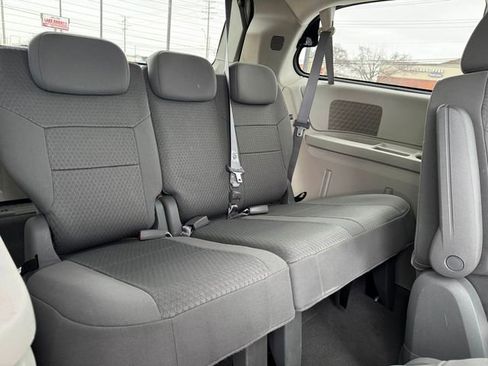 Used 2008 Chrysler Town & Country Touring w/ Flexible Seating Group image 19