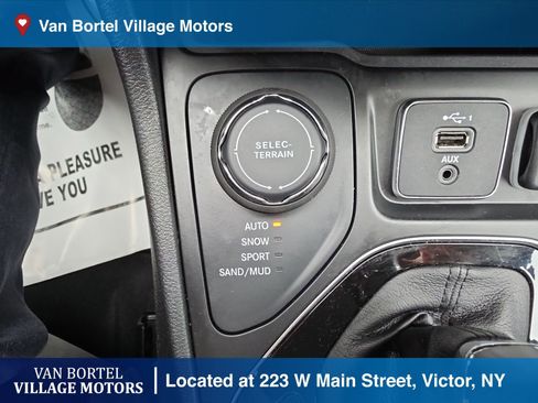 Used 2023 Jeep Cherokee Altitude Lux image 21