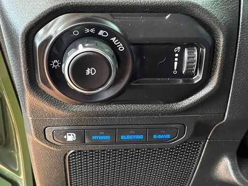 Used 2024 Jeep Wrangler Unlimited image 15