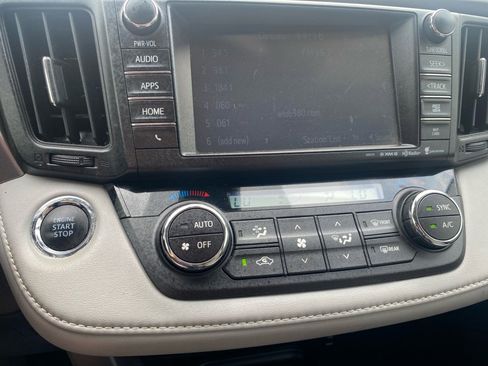 Used 2018 Toyota RAV4 XLE AWD/4WD image 21