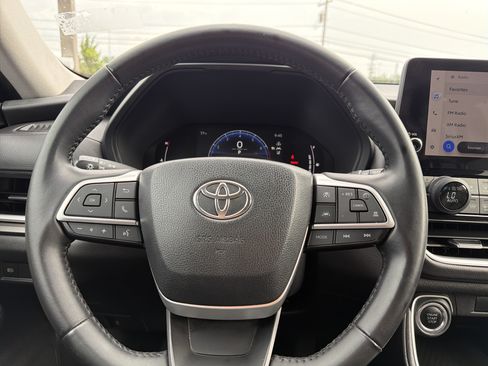 Used 2024 Toyota Grand Highlander AWD image 14