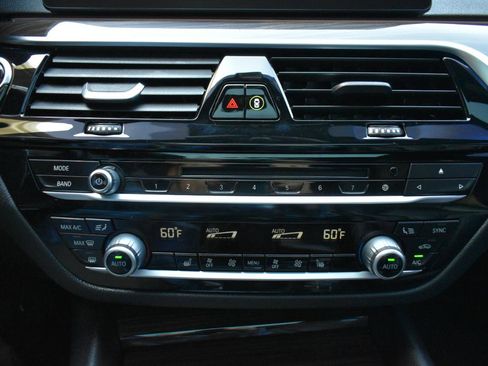 Used 2019 BMW 530i xDrive w/ Convenience Package AWD/4WD image 20