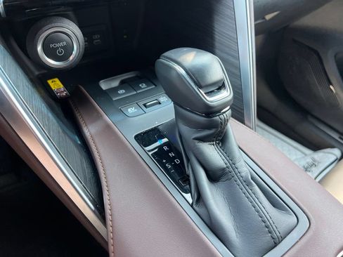 Used 2024 Toyota Venza XLE AWD/4WD image 14
