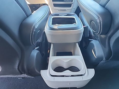 Used 2023 Chrysler Pacifica Touring-L image 28